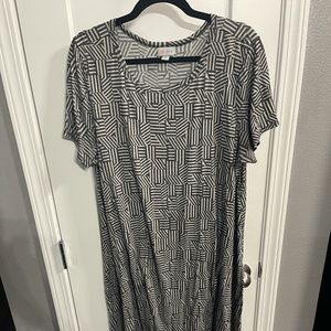 Lularoe Carly - size XL (black and white)